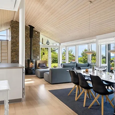 Vakantiehuis Tuulikki - 100m From The Sea By Interhome