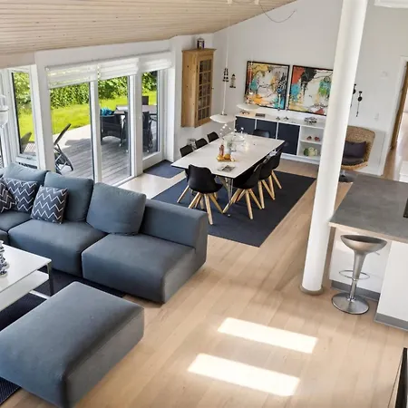 Tuulikki - 100m From The Sea By Interhome